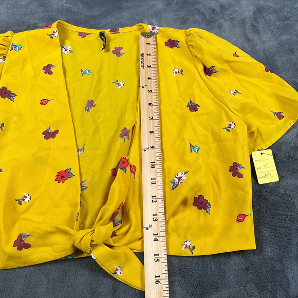 Vijo Couture Womens Wrap Top Size Medium Yellow Floral Cropped Front Shirt Rose - Picture 5 of 7